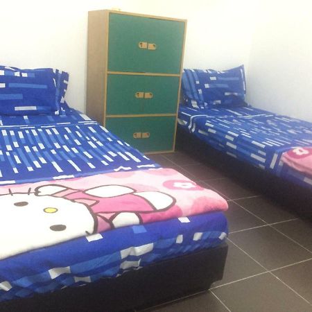 Jiaxin Hostel Ulu Tiram Exterior foto