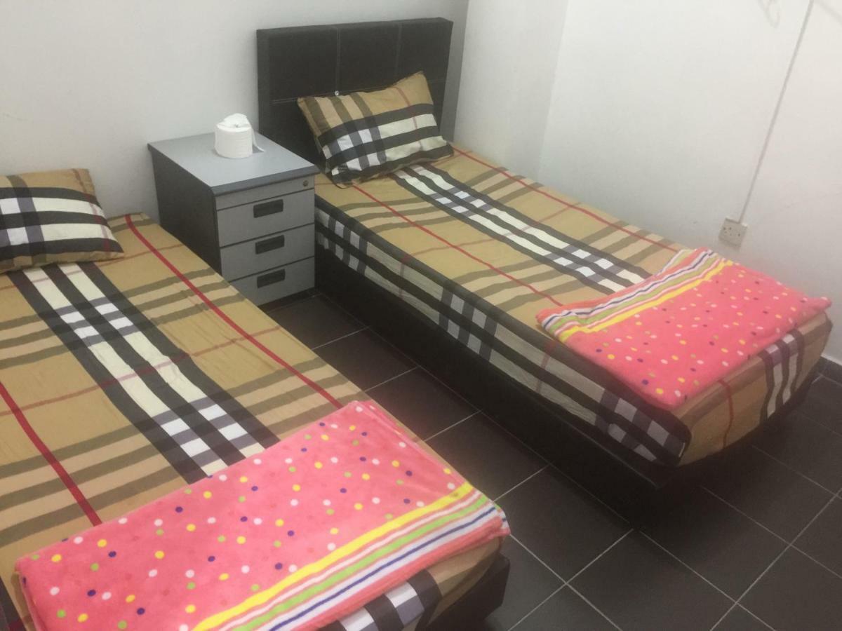 Jiaxin Hostel Ulu Tiram Exterior foto