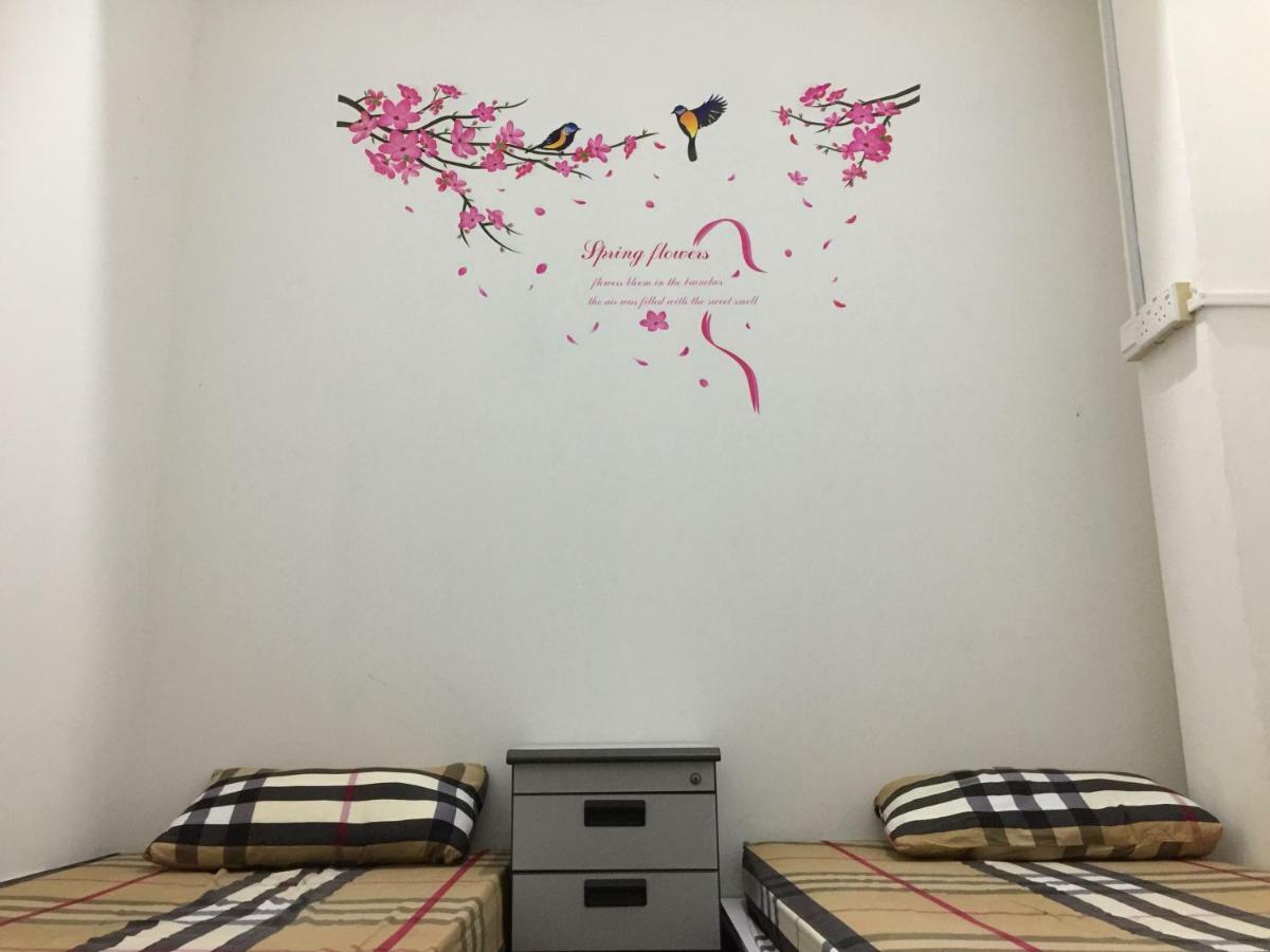 Jiaxin Hostel Ulu Tiram Exterior foto