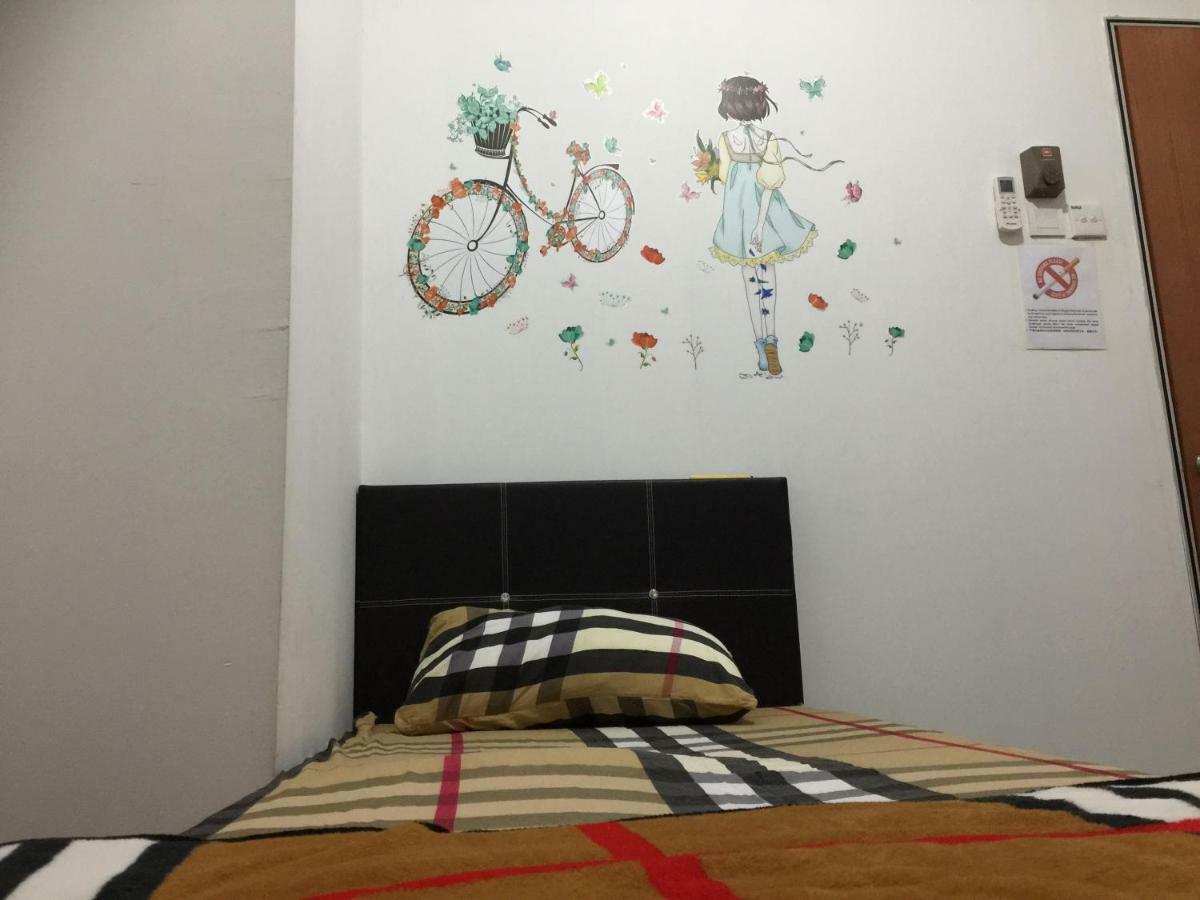 Jiaxin Hostel Ulu Tiram Exterior foto